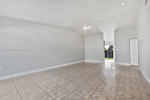 Villa ou maison à vendre à Miami Gardens, Floride: 2 chambres, 97.55 m2 № 1328587 - photo 4