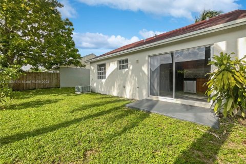 Villa ou maison à vendre à Miami Gardens, Floride: 2 chambres, 97.55 m2 № 1328587 - photo 20