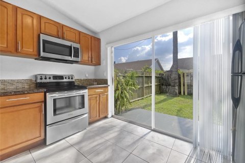 Villa ou maison à vendre à Miami Gardens, Floride: 2 chambres, 97.55 m2 № 1328587 - photo 10