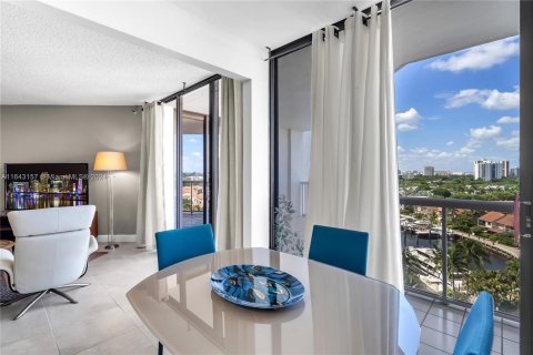 Condominio en venta en Aventura, Florida, 2 dormitorios, 110.27 m2 № 1328588 - foto 12