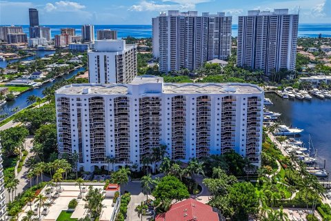 Condo in Aventura, Florida, 2 bedrooms  № 1328588 - photo 1