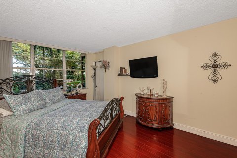 Condo in Pembroke Pines, Florida, 2 bedrooms  № 1045551 - photo 9