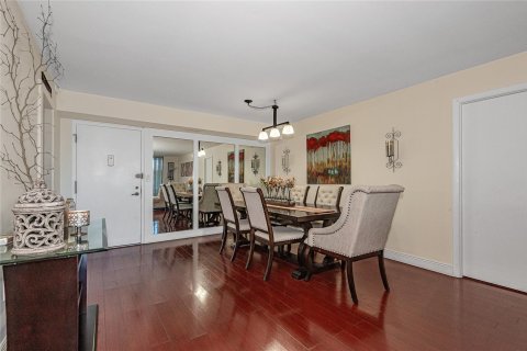 Condo in Pembroke Pines, Florida, 2 bedrooms  № 1045551 - photo 13