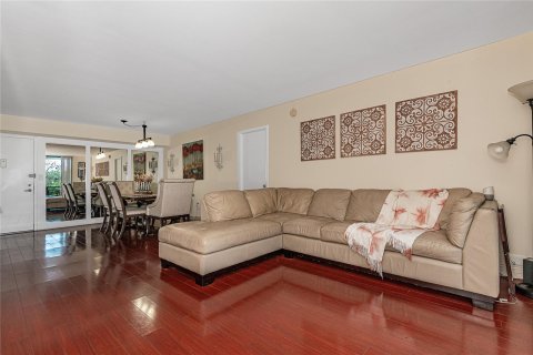 Condo in Pembroke Pines, Florida, 2 bedrooms  № 1045551 - photo 20