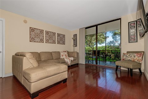 Condo in Pembroke Pines, Florida, 2 bedrooms  № 1045551 - photo 21