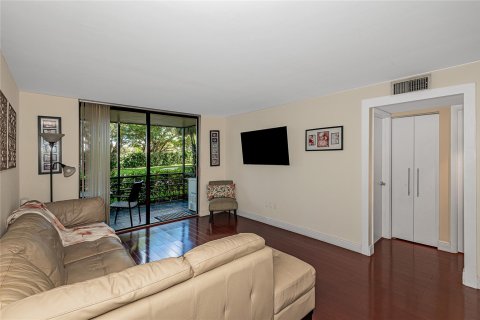 Condo in Pembroke Pines, Florida, 2 bedrooms  № 1045551 - photo 19