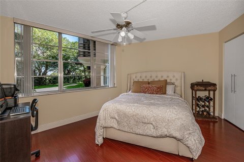 Condo in Pembroke Pines, Florida, 2 bedrooms  № 1045551 - photo 7