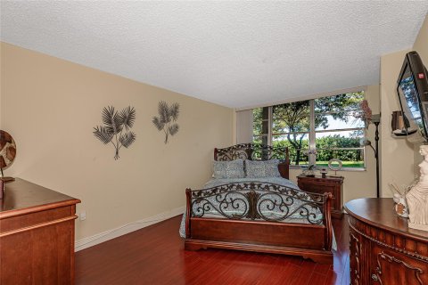 Condo in Pembroke Pines, Florida, 2 bedrooms  № 1045551 - photo 10