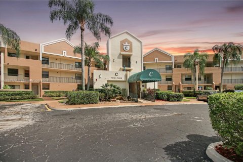 Copropriété à vendre à Tamarac, Floride: 2 chambres, 164.62 m2 № 1345145 - photo 1