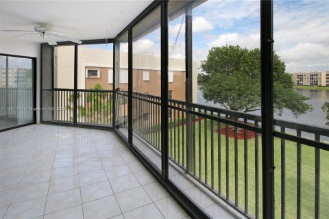 Copropriété à vendre à Tamarac, Floride: 2 chambres, 164.62 m2 № 1345145 - photo 29