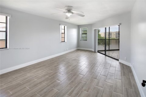 Copropriété à vendre à Tamarac, Floride: 2 chambres, 164.62 m2 № 1345145 - photo 19