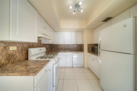 Touwnhouse à louer à Miramar, Floride: 2 chambres, 92.9 m2 № 1345104 - photo 2