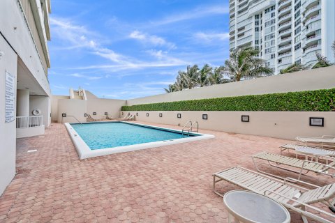 Condominio en venta en Riviera Beach, Florida, 2 dormitorios, 185.8 m2 № 1162057 - foto 15