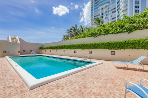 Condominio en venta en Riviera Beach, Florida, 2 dormitorios, 185.8 m2 № 1162057 - foto 16