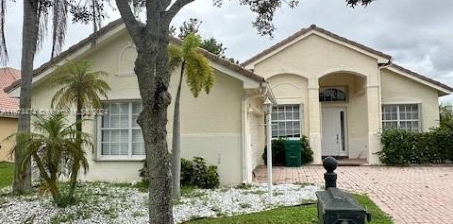 House in Parkland, Florida 4 bedrooms, 183.67 sq.m. № 1397810