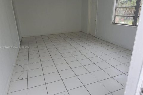 House in Miami, Florida 2 bedrooms, 94.76 sq.m. № 1397809 - photo 2