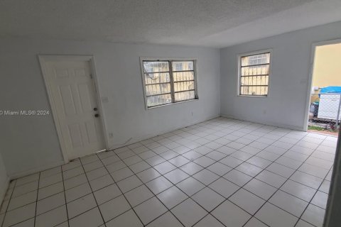 House in Miami, Florida 2 bedrooms, 94.76 sq.m. № 1397809 - photo 4