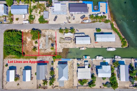 Terreno en venta en Big Pine Key, Florida № 1398265 - foto 1