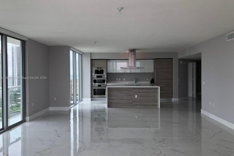 Condo in Sunny Isles Beach, Florida, 3 bedrooms  № 1398173 - photo 21