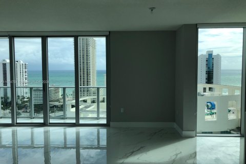 Condo in Sunny Isles Beach, Florida, 3 bedrooms  № 1398173 - photo 2