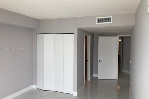 Condo in Sunny Isles Beach, Florida, 3 bedrooms  № 1398173 - photo 13