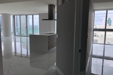 Condo in Sunny Isles Beach, Florida, 3 bedrooms  № 1398173 - photo 9