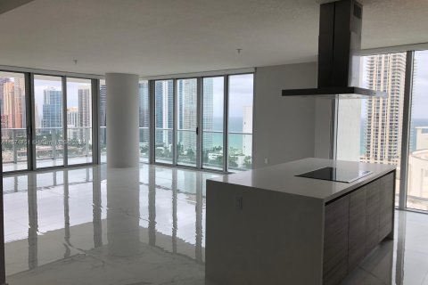 Condo in Sunny Isles Beach, Florida, 3 bedrooms  № 1398173 - photo 15