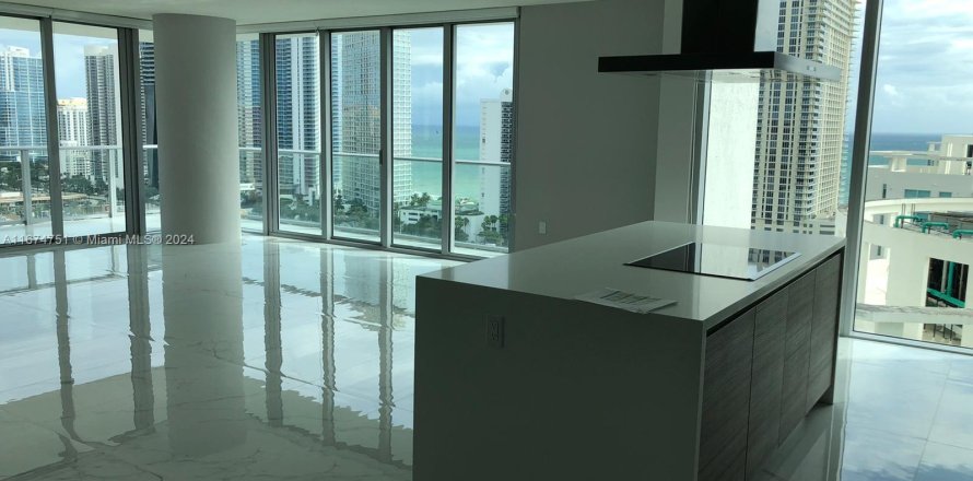 Condo in Sunny Isles Beach, Florida, 3 bedrooms  № 1398173