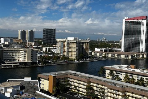 Condo in Hallandale Beach, Florida, 1 bedroom  № 1325538 - photo 26