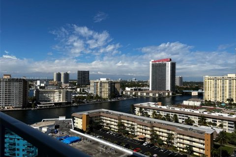 Condo in Hallandale Beach, Florida, 1 bedroom  № 1325538 - photo 25