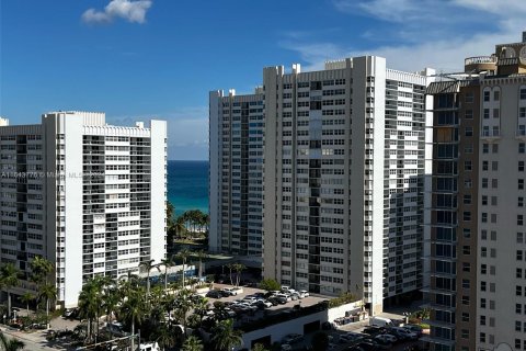 Condominio en venta en Hallandale Beach, Florida, 1 dormitorio, 81.29 m2 № 1325538 - foto 27