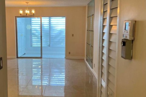 House in West Palm Beach, Florida 2 bedrooms, 96.25 sq.m. № 1031467 - photo 12