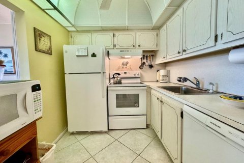 Condo in Deerfield Beach, Florida, 1 bedroom  № 1051294 - photo 17