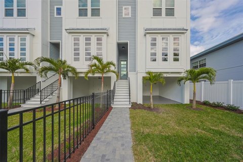 Townhouse in Tampa, Florida 3 bedrooms, 219.06 sq.m. № 1063523 - photo 3