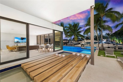Villa ou maison à vendre à Hallandale Beach, Floride: 6 chambres, 538.18 m2 № 1021532 - photo 9