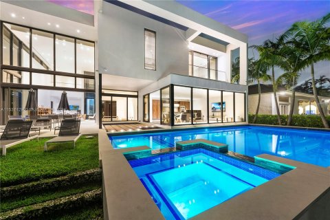 Villa ou maison à vendre à Hallandale Beach, Floride: 6 chambres, 538.18 m2 № 1021532 - photo 2