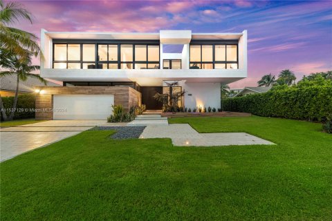 Villa ou maison à vendre à Hallandale Beach, Floride: 6 chambres, 538.18 m2 № 1021532 - photo 4