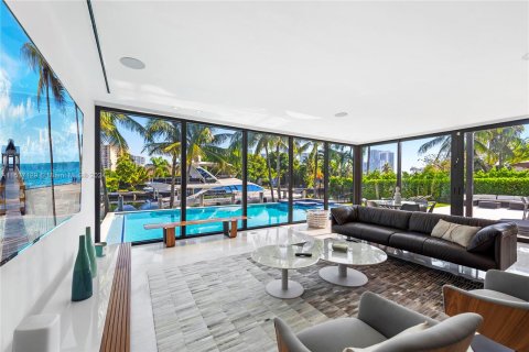 Villa ou maison à vendre à Hallandale Beach, Floride: 6 chambres, 538.18 m2 № 1021532 - photo 20
