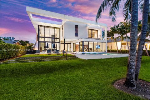 Casa en venta en Hallandale Beach, Florida, 6 dormitorios, 538.18 m2 № 1021532 - foto 3