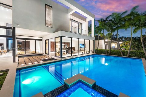 Villa ou maison à vendre à Hallandale Beach, Floride: 6 chambres, 538.18 m2 № 1021532 - photo 11