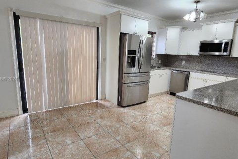 House in Opa-locka, Florida 2 bedrooms, 95.88 sq.m. № 1076164 - photo 8