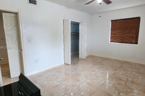 House in Opa-locka, Florida 2 bedrooms, 95.88 sq.m. № 1076164 - photo 18
