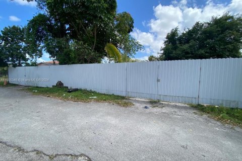House in Opa-locka, Florida 2 bedrooms, 95.88 sq.m. № 1076164 - photo 19