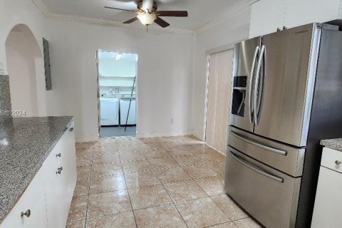 Casa en venta en Opa-locka, Florida, 2 dormitorios, 95.88 m2 № 1076164 - foto 7