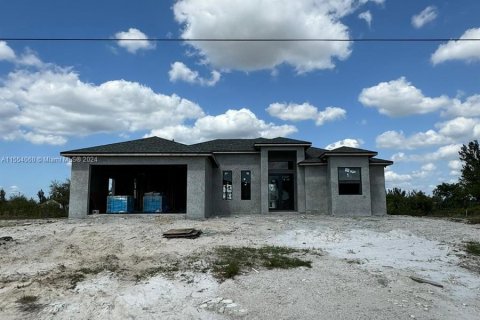Villa ou maison à vendre à Cape Coral, Floride: 3 chambres, 180.23 m2 № 1076110 - photo 1