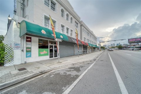 Propiedad comercial en venta en Miami, Florida № 1372482 - foto 22