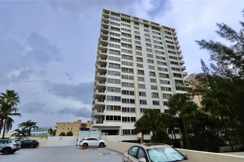 Condominio en venta en Miami Beach, Florida, 2 dormitorios, 122.63 m2 № 1073113 - foto 28