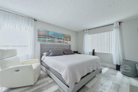 Condominio en venta en Sunrise, Florida, 1 dormitorio, 69.12 m2 № 1037527 - foto 15
