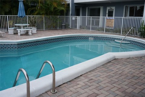 Condominio en venta en Wilton Manors, Florida, 2 dormitorios, 83.61 m2 № 1171367 - foto 1
