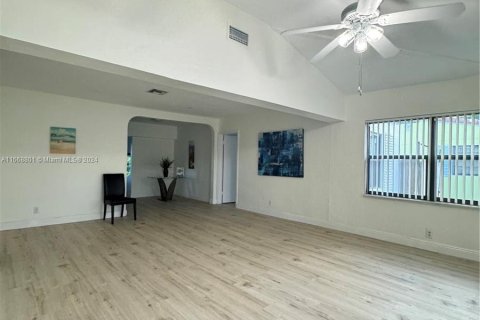 Apartment in Miami, Florida 2 bedrooms, 104.24 sq.m. № 1385632 - photo 2